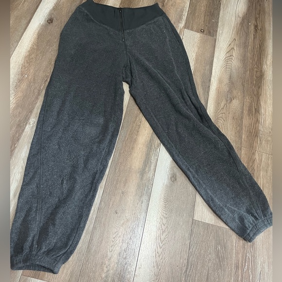 Small Aerie Grey Fuzzy Sweatpants - Picture 2 of 3